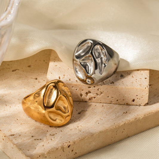 18K Gold Classic Fashion Lava Debossed Design Versatile Ring