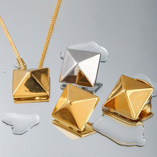 18K Gold Classic Fashion Square Rivet Design Pendant Necklace