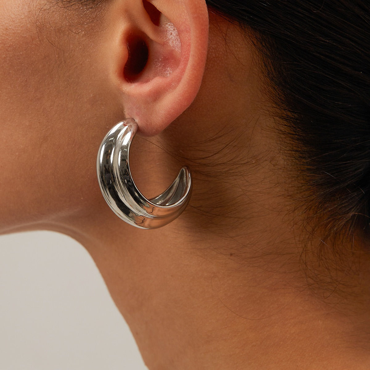 18k gold classic simple C-shaped design earrings