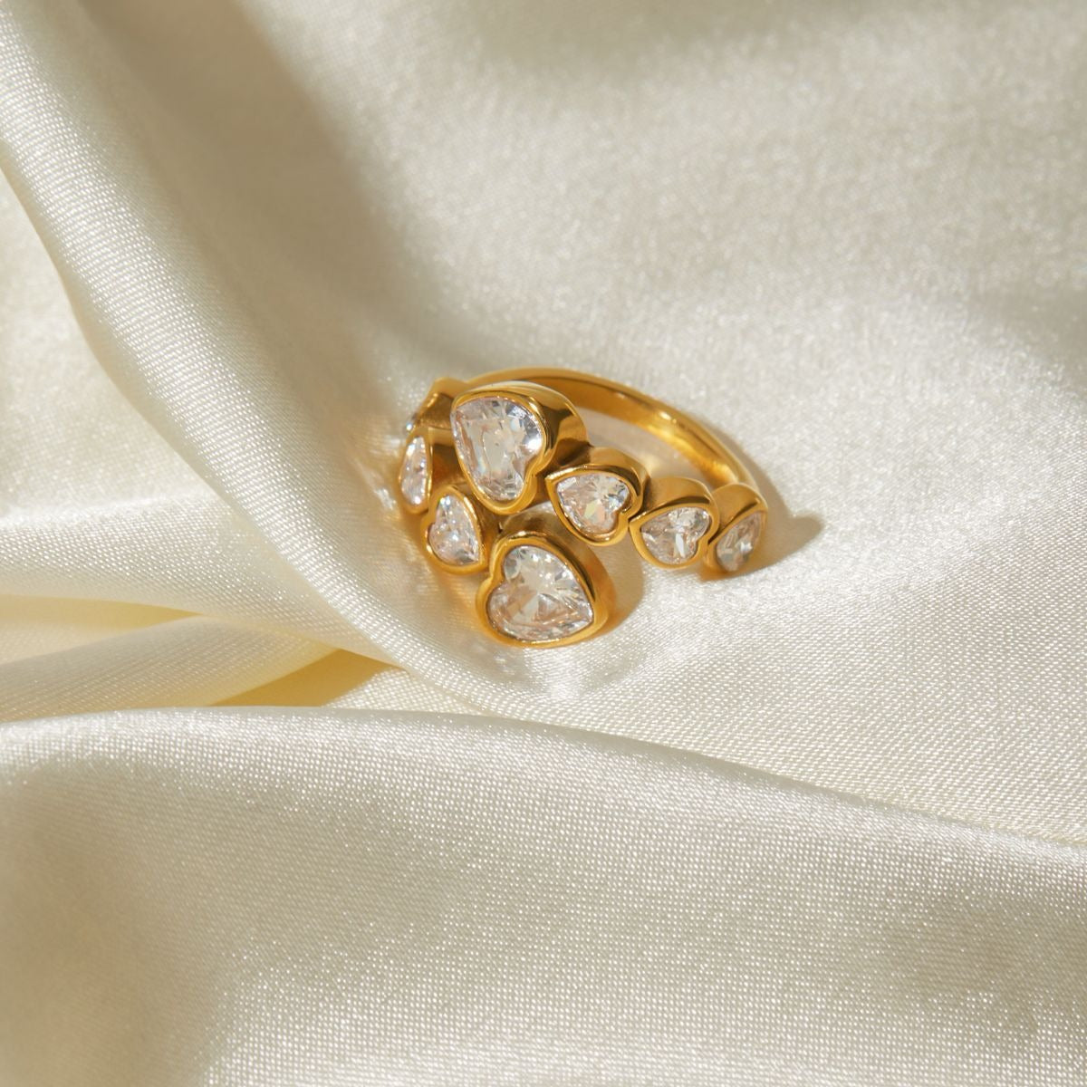 18k gold novel and unique love-shaped zircon staggered design open ring