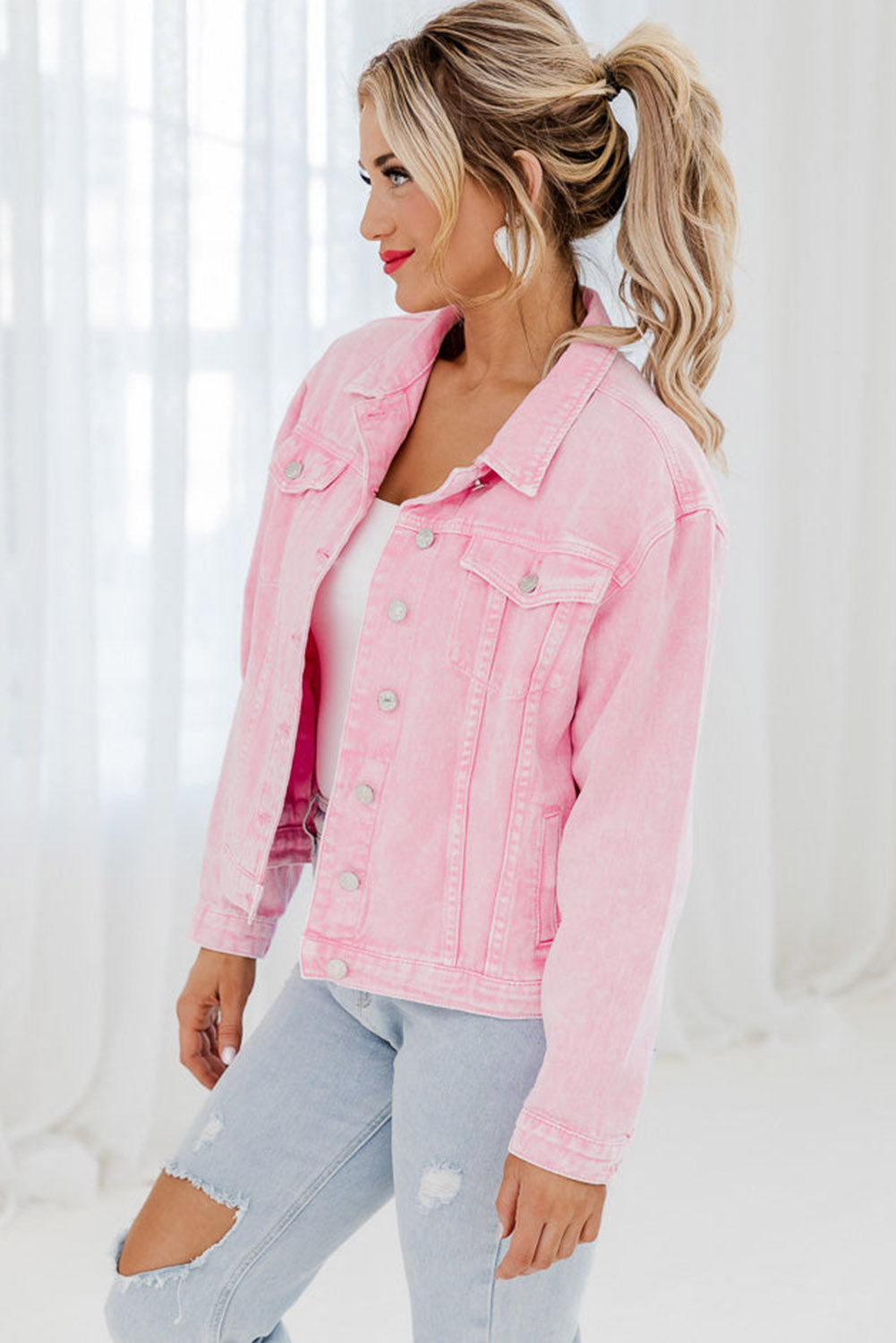 Veste en jean boutonnée rose clair avec poches à rabat