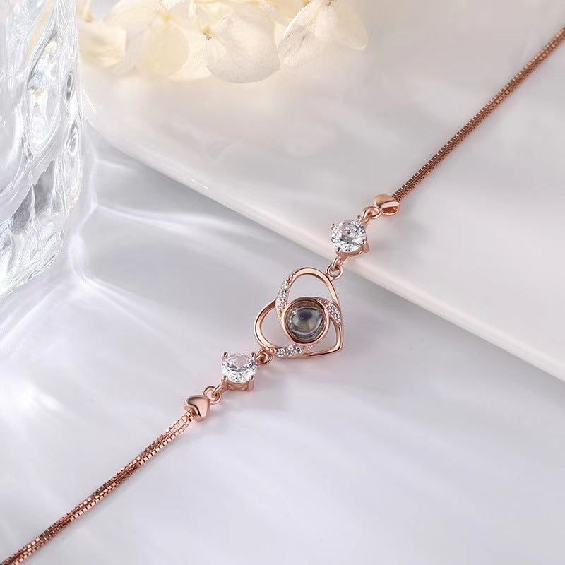 Luxurious and elegant rotating heart-shaped diamond projection bracelet