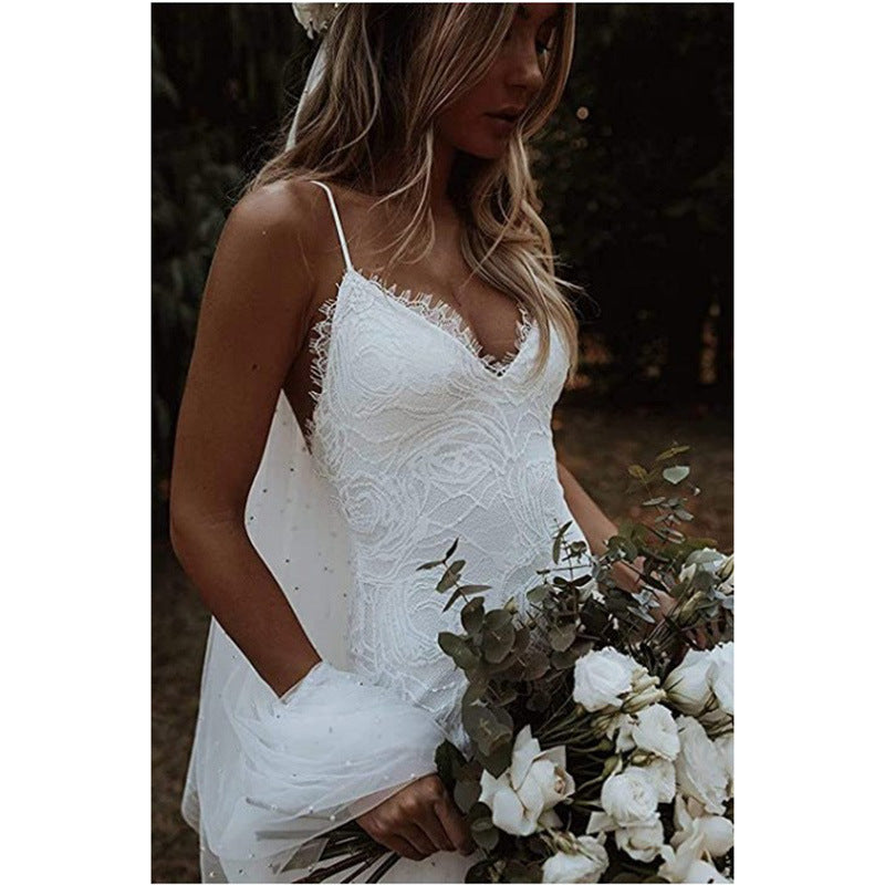 Robe de mariée simple, coupe cintrée, dos nu, bretelles en queue de poisson