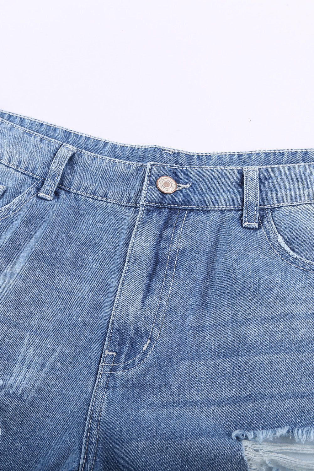 Jeansshorts in Distressed-Optik mit gerolltem Saum in Himmelblau