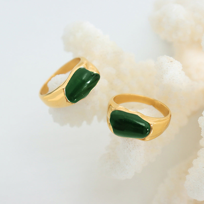 18K gold vintage simple inlaid irregular emerald gemstone design ring