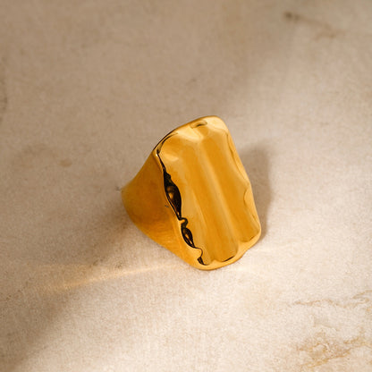 18k gold fashionable and personalized rectangular concave and convex texture design ring