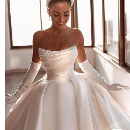 Robe de mariée sans bretelles en satin pour femmes