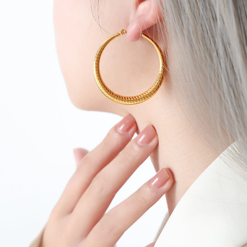 18K Gold Fashion Simple Circle Design Versatile Earrings