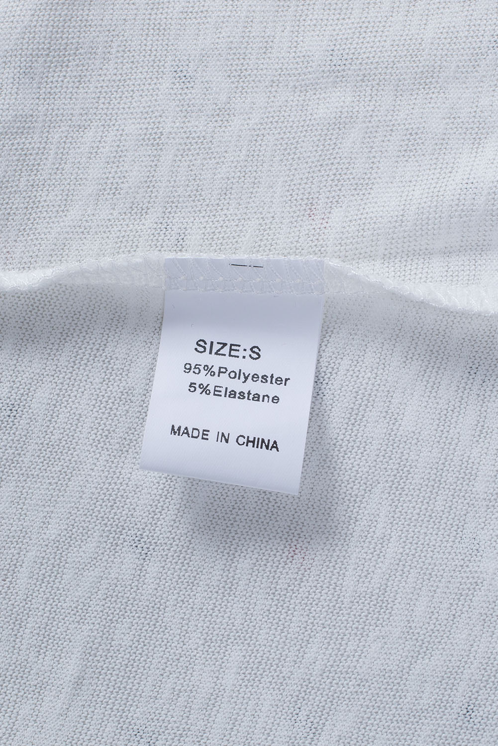 Cache-maillot blanc uni boutonné à col en V