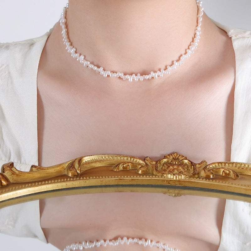 Exquisite and noble oval pearl design necklace in 18K gold