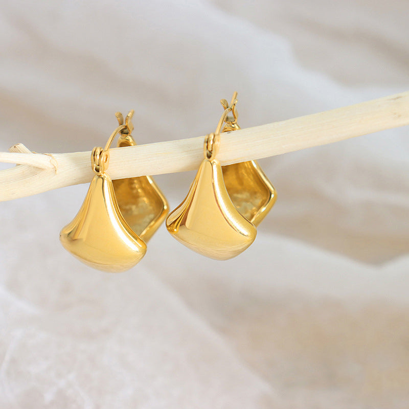 18k Gold Exquisite and Noble Geometric U-shaped Design Light Luxury Earrings