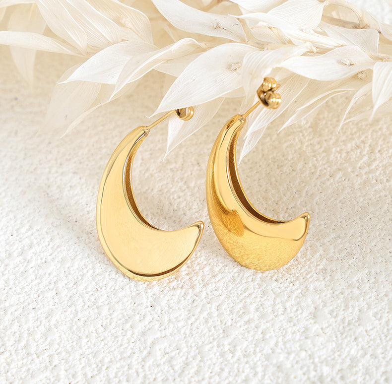 18K Gold Fashion Simple Moon Shape Design Versatile Earrings