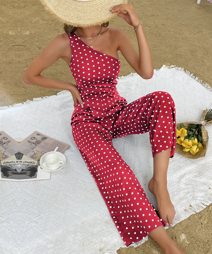 Sommerlicher Jumpsuit mit gepunkteter Bootcut-Hose, eine Schulter, weites Bein