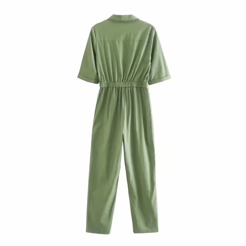 Sommerlicher Jumpsuit mit Kragen und kurzen Ärmeln