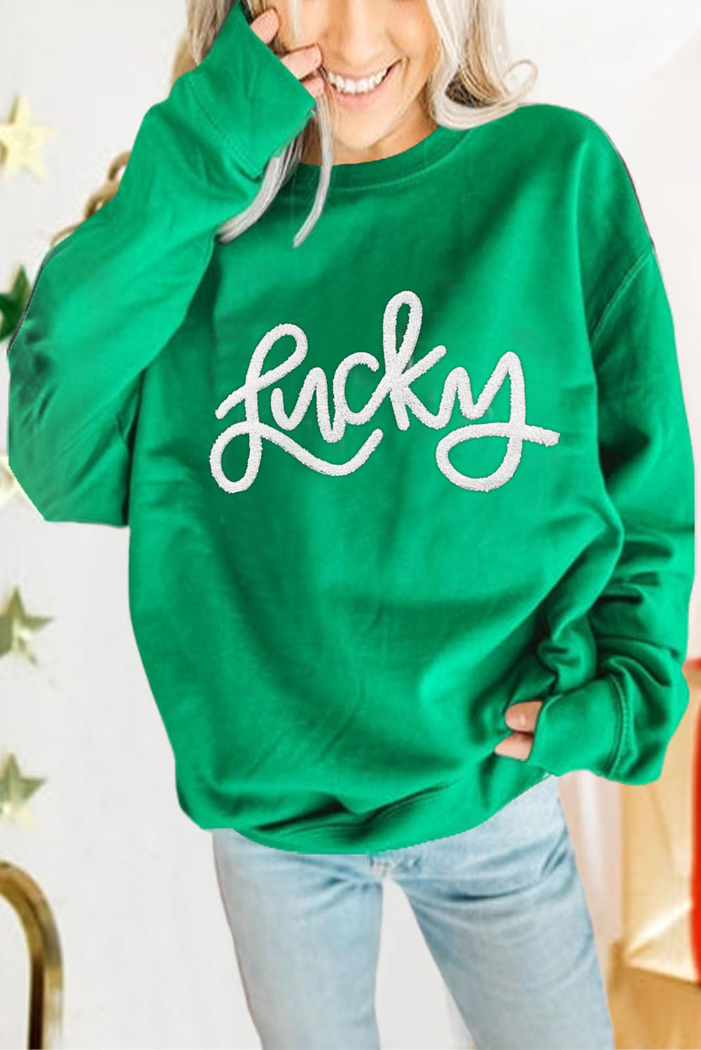 Grünes Sweatshirt mit „Lucky Letter“-Stickerei und tief angesetzten Ärmeln