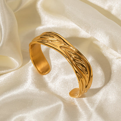 18k Gold Fashion Simple Wrinkle Texture Design Cuff Bracelet