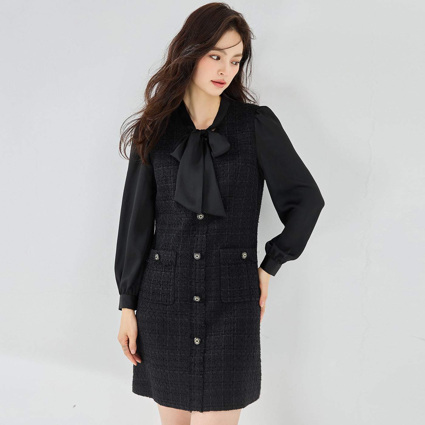 Tweed-Kleid mit langen Ärmeln und schwarzer Taille