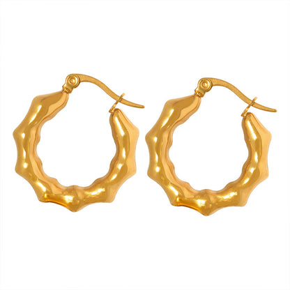 18K Gold Fashionable Simple C Shape Earrings with Knuckle Embossed Design