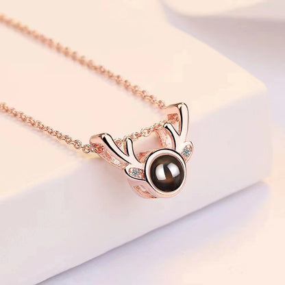 Fashionable simple round shape with deer-shaped design projection necklace