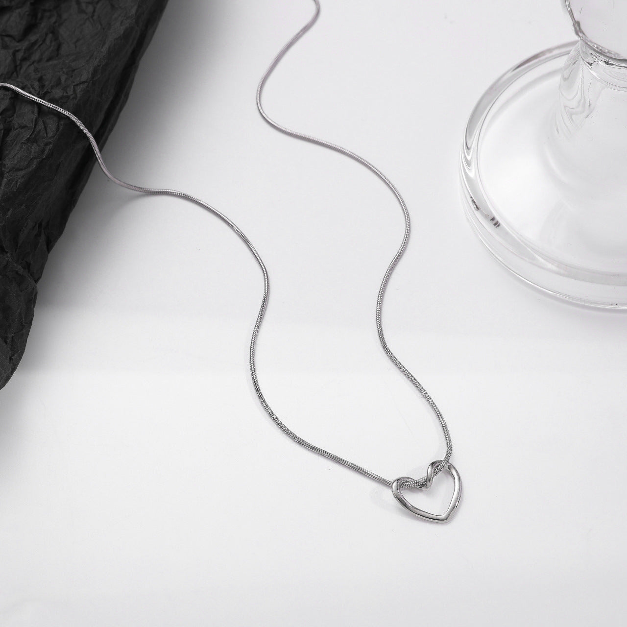 Collier polyvalent au design minimaliste et à la mode en forme de cœur creux