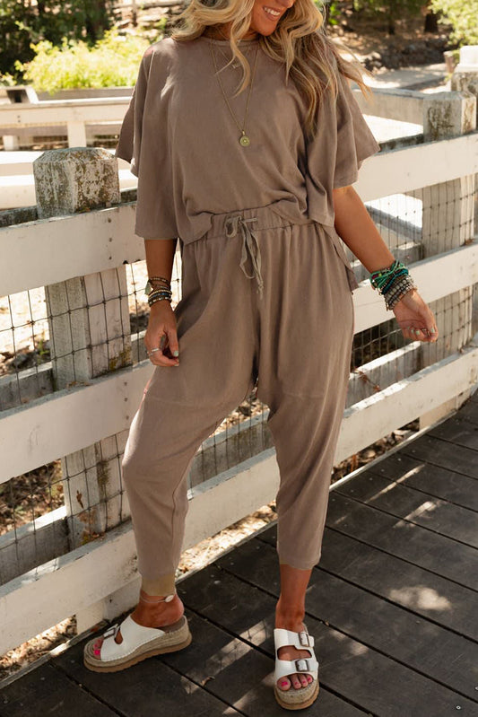 Ensemble taupe t-shirt haut bas à manches chauve-souris et pantalon court à cordon de serrage