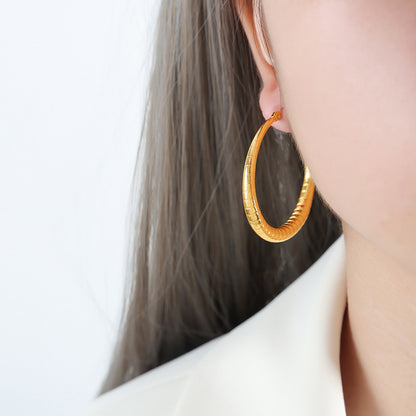 18K Gold Fashion Simple Circle Design Versatile Earrings