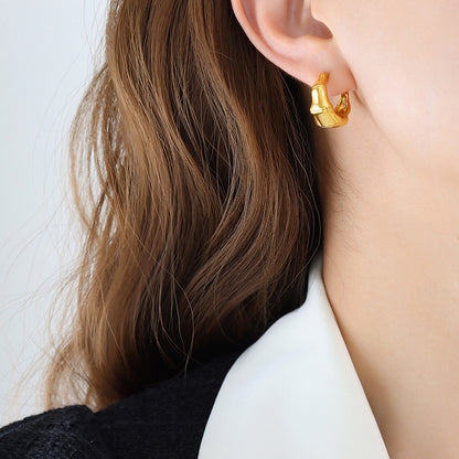 18K gold noble and atmospheric C-shaped earrings with bamboo design