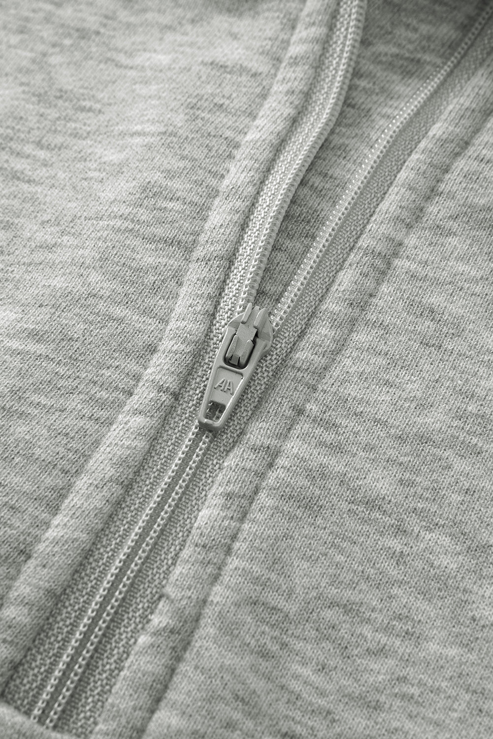 Sweat-shirt vert zippé à col montant et manches avec trou pour les pouces