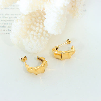 18K gold noble and atmospheric C-shaped earrings with bamboo design