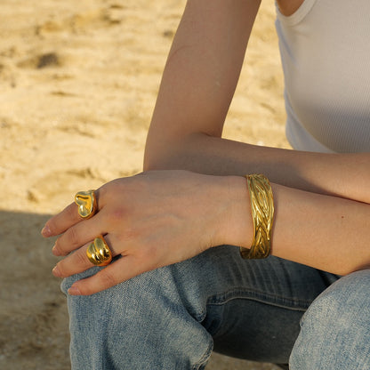 18K gold exaggerated fashionable love/geometric design versatile ring