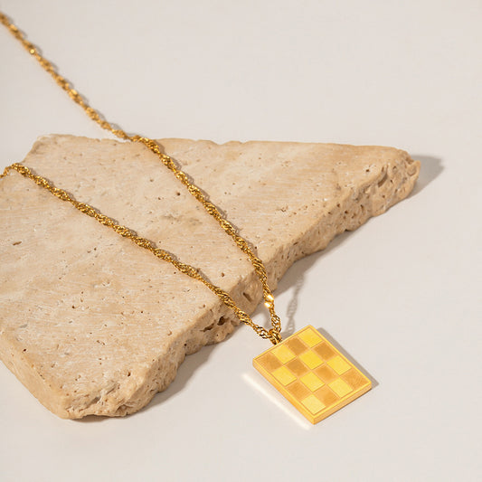 18K Gold Fashion Vintage Square Checkerboard Design Pendant Necklace