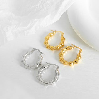 18K Gold Fashionable Simple C Shape Earrings with Knuckle Embossed Design