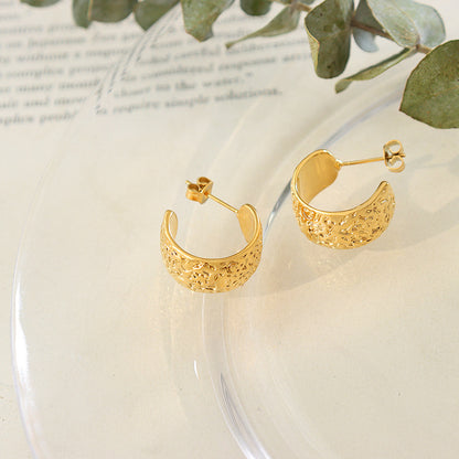 18K gold fashion and simple C shape with texture embossed design versatile earrings