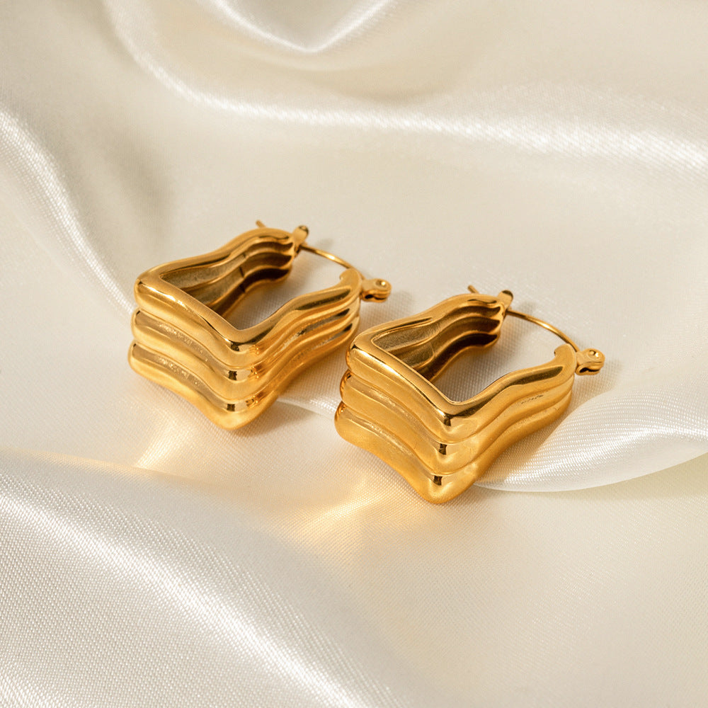 18K Gold Exquisite Fashion Three-dimensional Metal Triangle Stripe Design Earrings