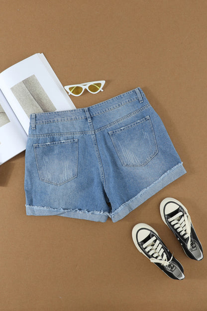 Jeansshorts in Distressed-Optik mit gerolltem Saum in Himmelblau