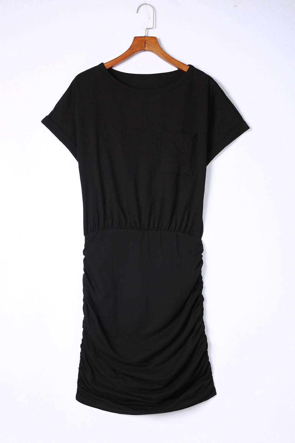 Robe chemise courte moulante froncée noire avec poche poitrine