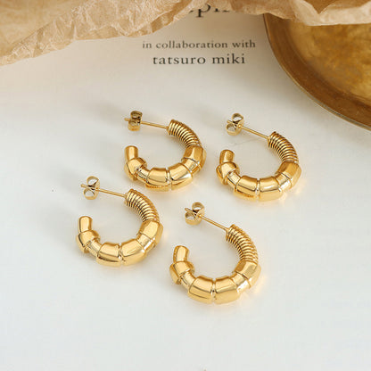 18K Gold Trendy C-shaped Screw and Nut Design Versatile Earrings