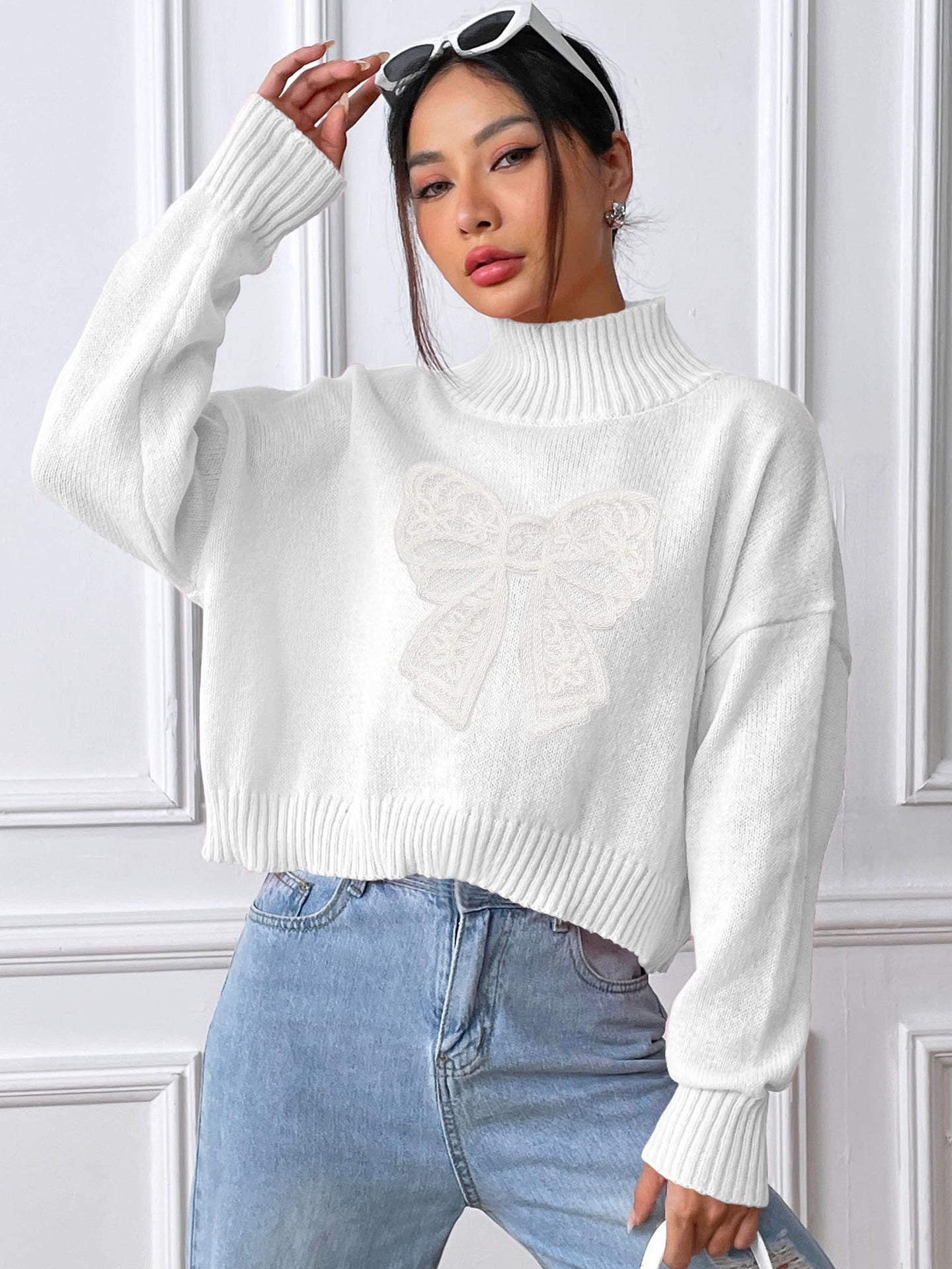 Pull court à col roulé et nœud pour femme