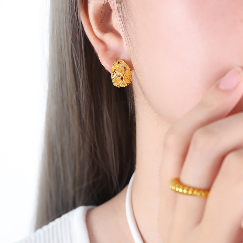 18K Gold Exquisite Simple Geometric Braided Design Earrings