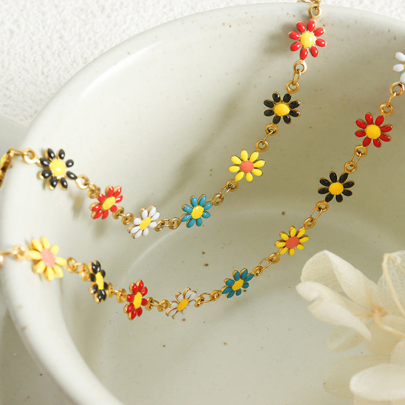 18K gold exquisite and noble daisy design necklace and bracelet set