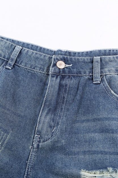 Jeansshorts in Distressed-Optik mit gerolltem Saum in Himmelblau