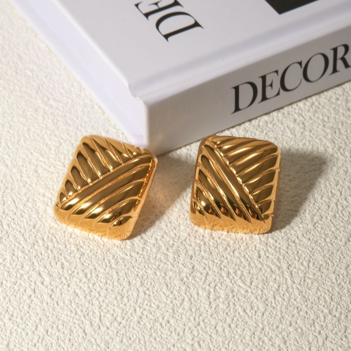 18k gold classic retro square braided design earrings