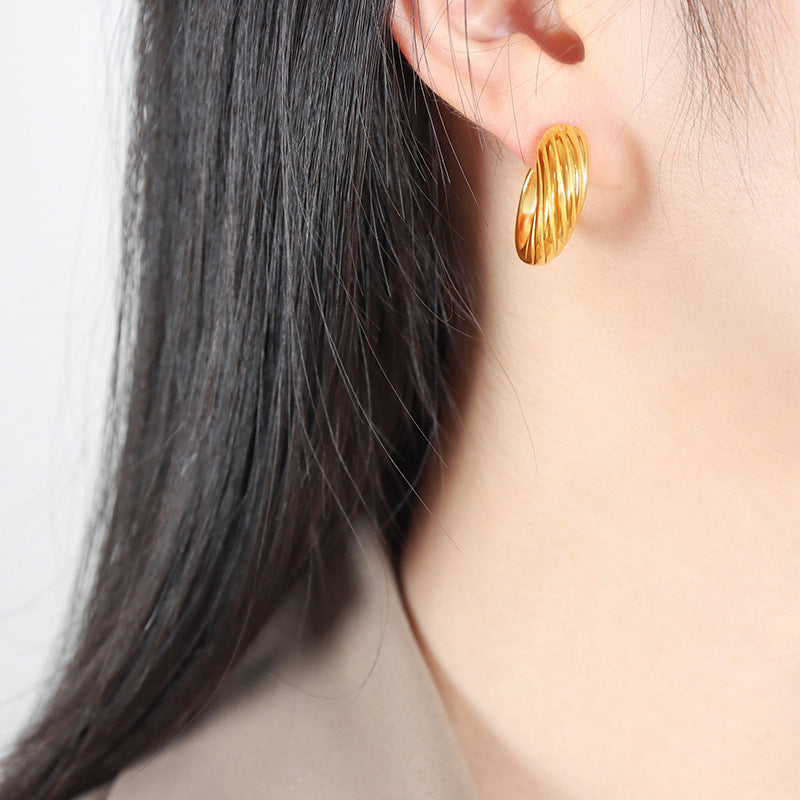 18K Gold Fashion Simple C Shape Earrings with Thread Design Versatile