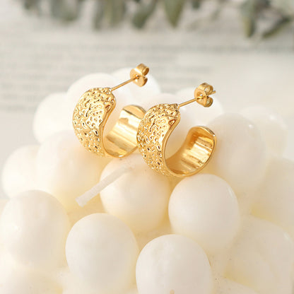 18K gold fashion and simple C shape with texture embossed design versatile earrings