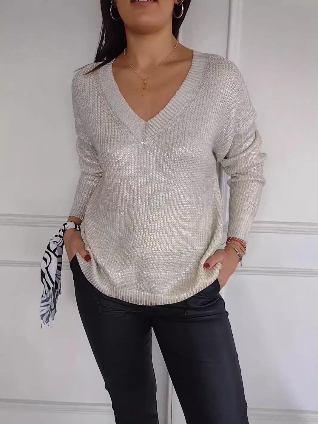 Women's Fashionable Knitted V-neck Bright Silk Pullover