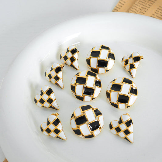 18K gold novel trendy heart-shaped/circular with black and white plaid design all-match earrings