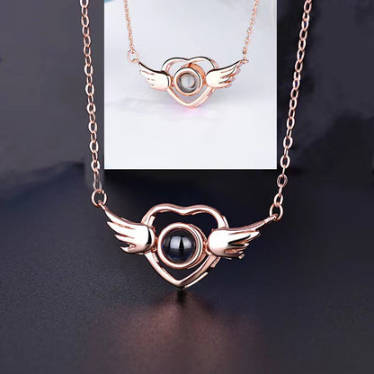 Noble and light luxury love with wings projection necklace