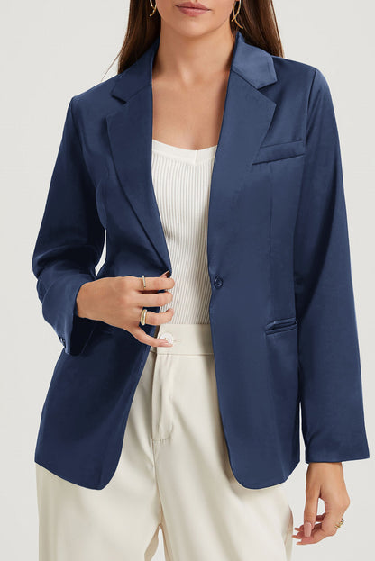 Blazer blanc avec poches et bouton unique, col à revers