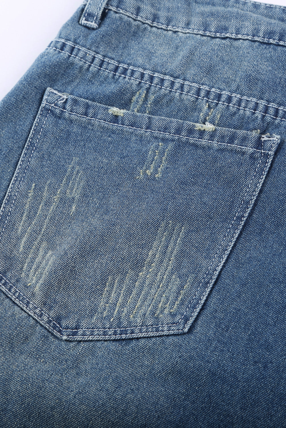 Jeansshorts in Distressed-Optik mit gerolltem Saum in Himmelblau