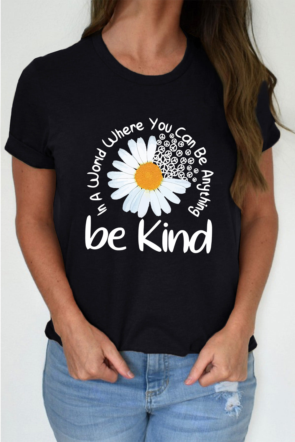 T-shirt à col rond noir décontracté avec slogan Daisy Be Kind